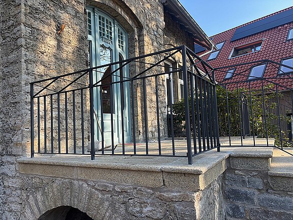 Treppenpodest an repräsentativer Granittreppe an historischem Altbau