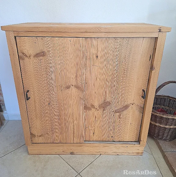 Aktenschrank aus Dreischichtplatten mit Oberfläche aus originalem Altholz