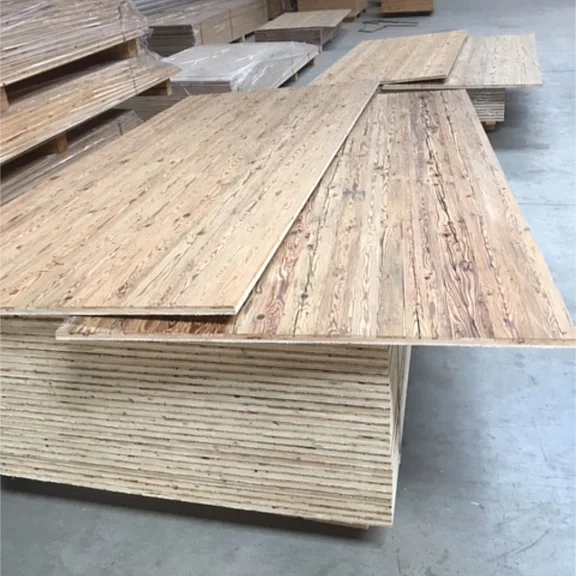 Helle Dreischichtplatten mit Altholzfurnier für Möbelbau und Innenausbau