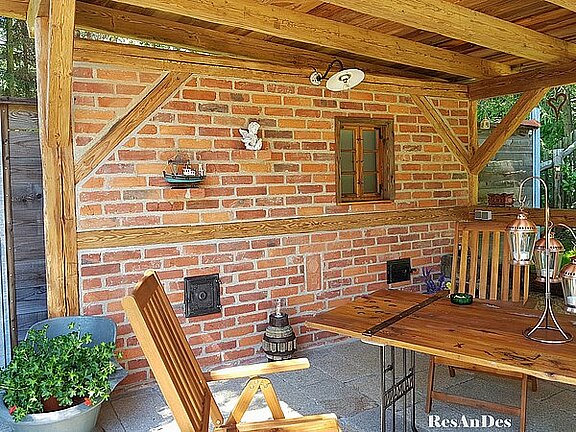 Gartenmauer - Windschutz mit alten Ziegelsteinen