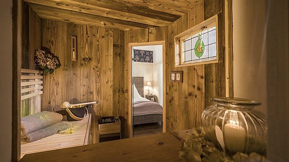 Wandverkleidung mit Antikholz Wandverkleidung mit Antikholz