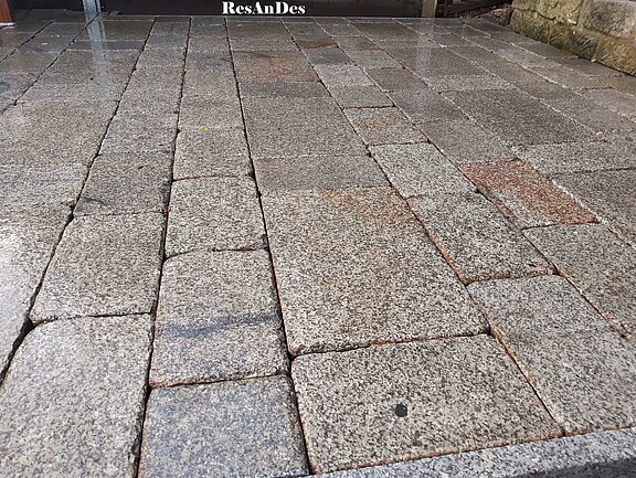 Granit-Terrassenplatten_kaufen_.jpg  
