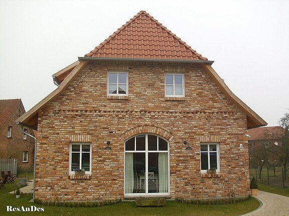 Fassade mit alten Ziegelsteinen - Klinkerfassade